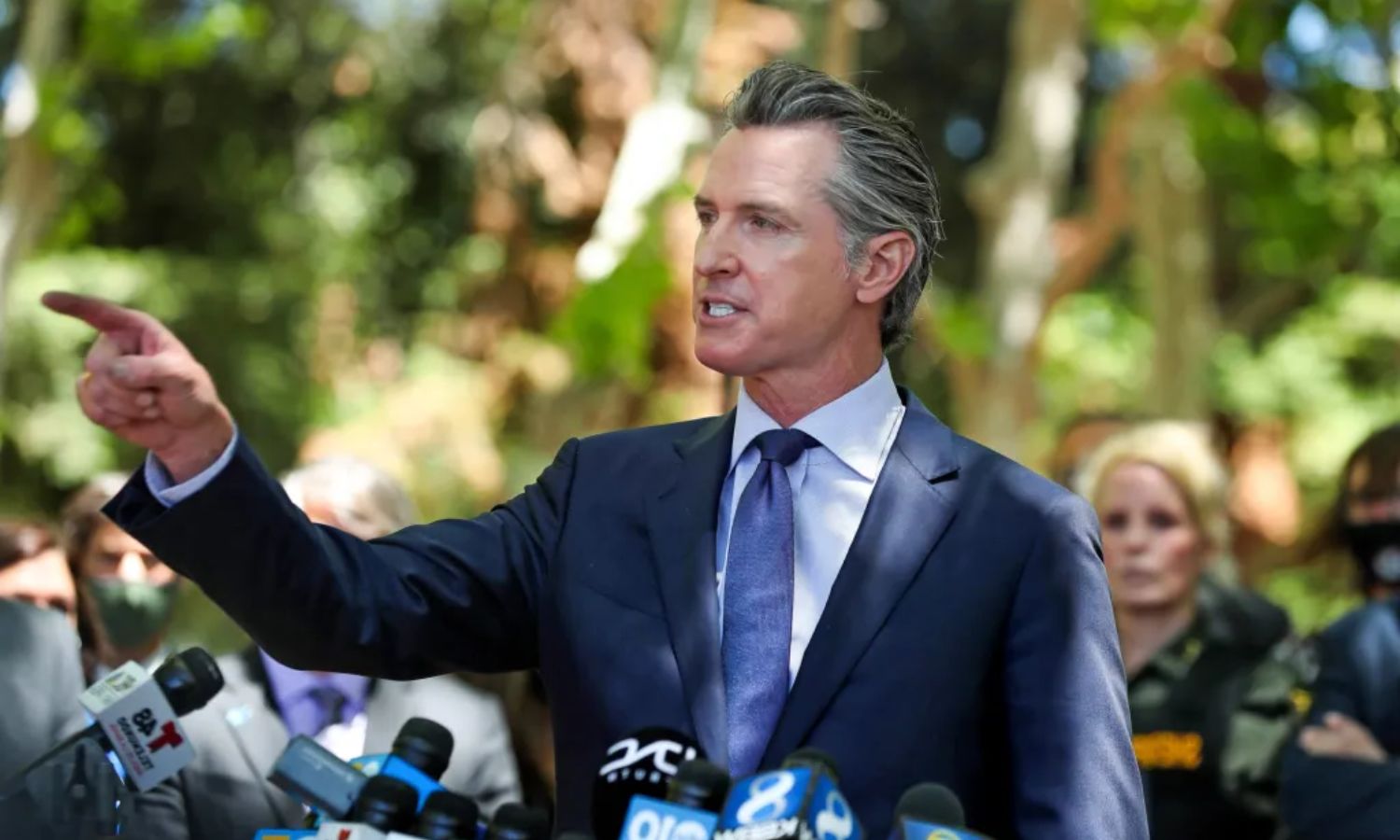 California Governor Delays Minimum Wage Boost