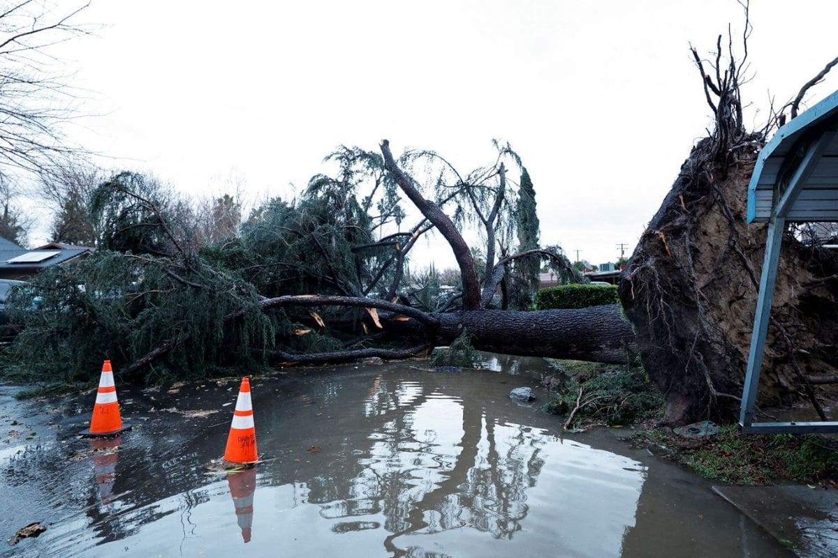 Over 350000 Californians Without Electricity