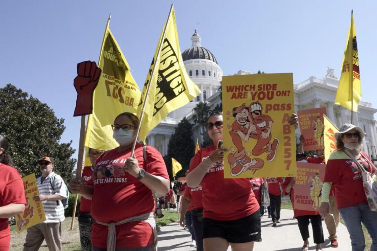 Fast Food Workers in California Unite