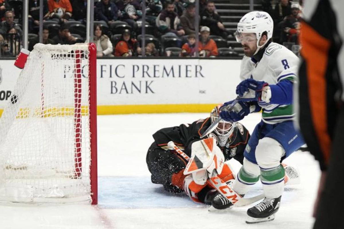 Canucks Triumph Over Ducks