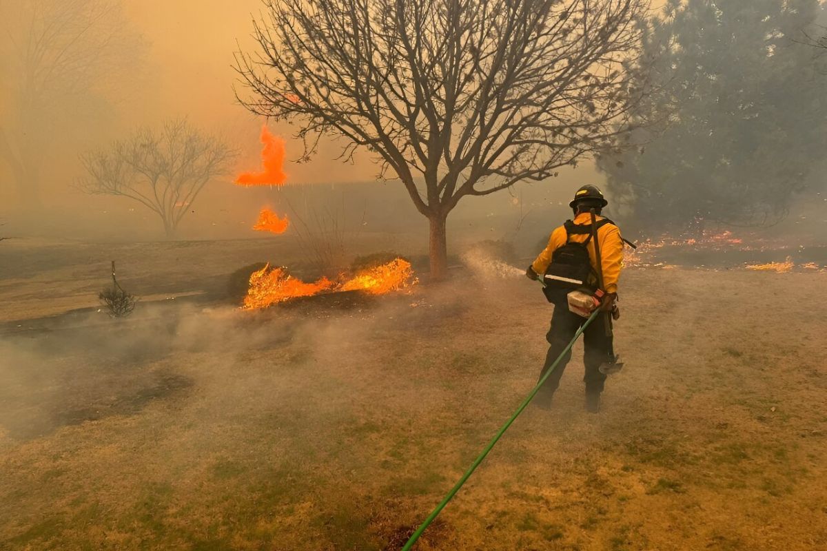 Winds Pose Danger to Massive Texas Wildfire
