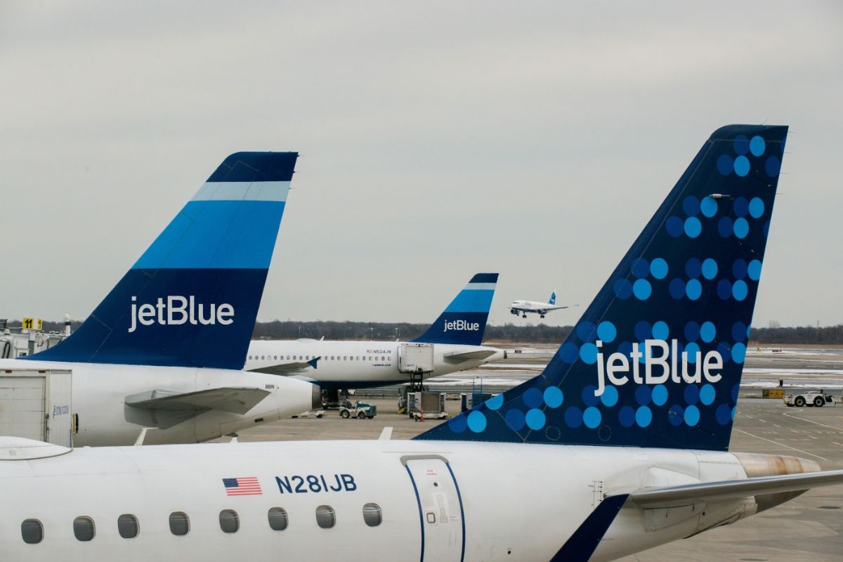 JetBlue Slashes California Routes