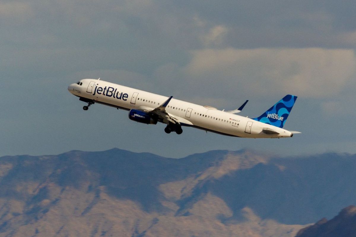 JetBlue Slashes California Routes