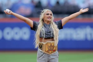Tiffany Stratton’s WWE Wardrobe Mishap Shocks Fans Live