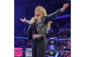Becky Lynch Roasts WWE RAW Live in Fiery Tweets